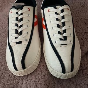 Women Tretorn tennis shoes size 8